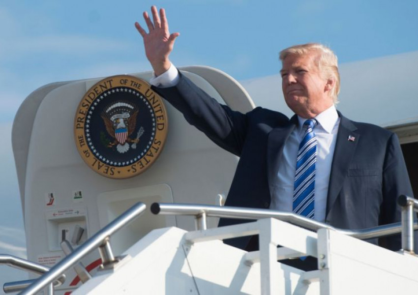 На Доналд Тръмп самолетът му бил малък