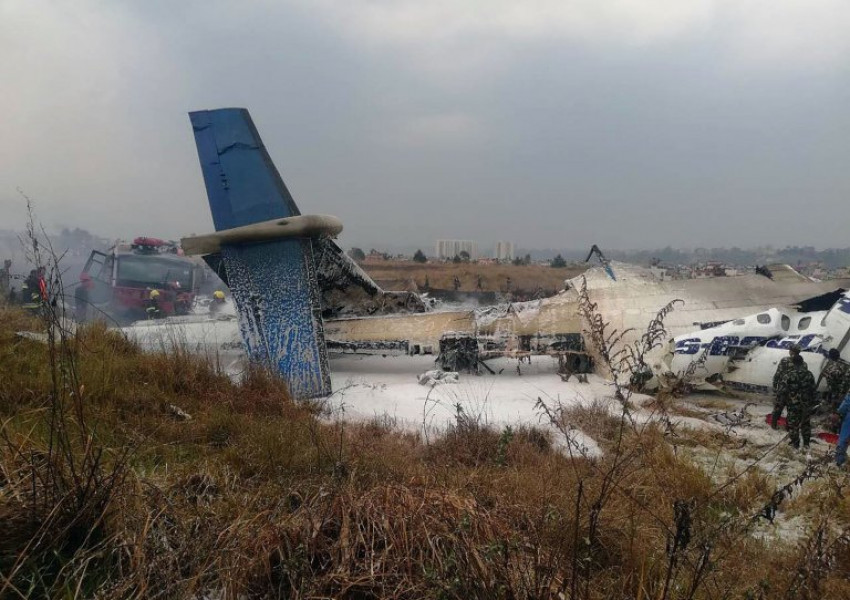 Разби се самолет със 67 души на борда в Непал (ВИДЕО)
