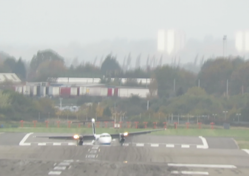 Как се каца насред бурята "Браян"? Вижте ужасяващото видео!