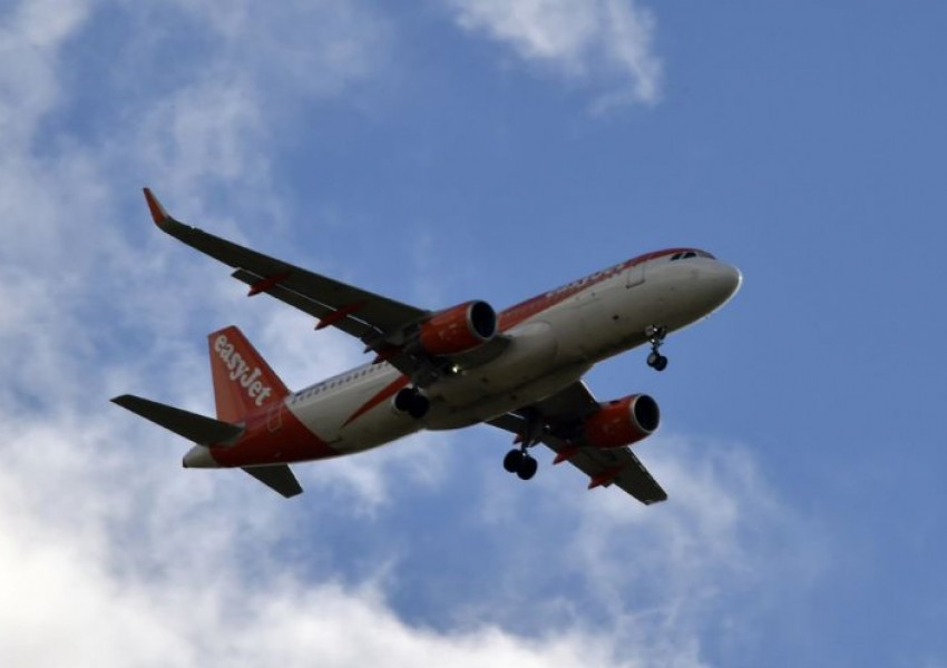 Пилот попитал пътниците дали да продължи курса с авария на самолета