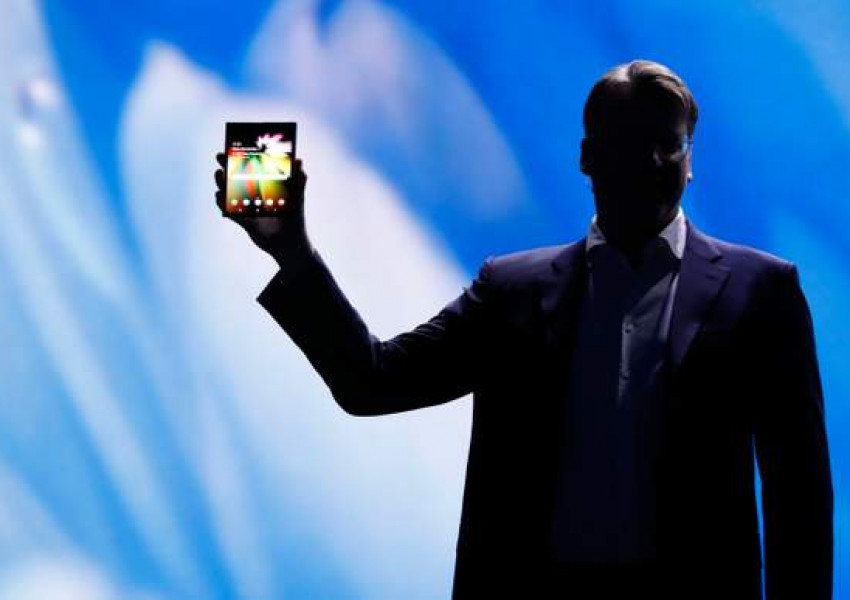 Samsung показа сгъваемия си смартфон (СНИМКИ)
