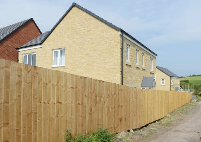 Двойка се върна от медения си месец и ето как окри къщата си (СНИМКИ)