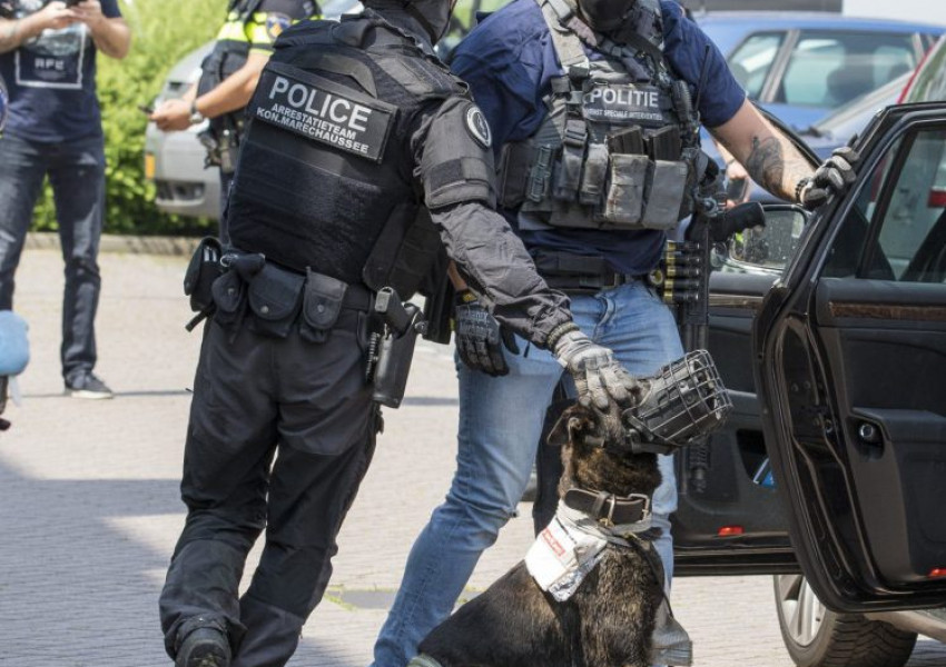 Сириец нападна полицаи в Ротердам с викове „Аллах акбар“