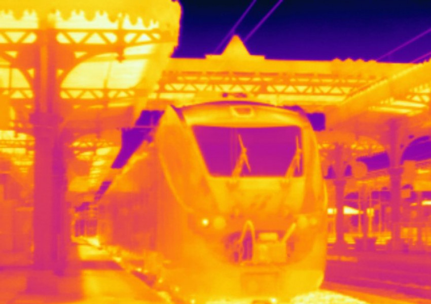 Високите температури забавят влаковете в цяла Великобритания