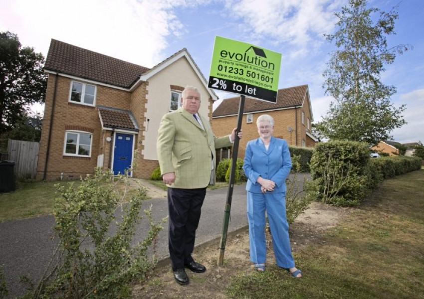 Британски хазяин гони цветнокожи нaематели, “миришели на къри”