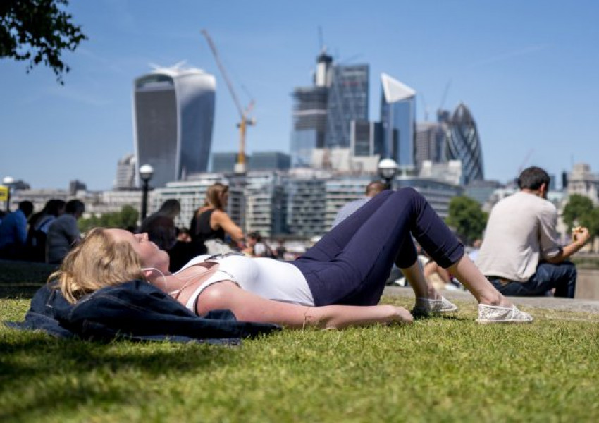 Жегата на Острова продължава, обявена е трета степен на тревога с жълт код