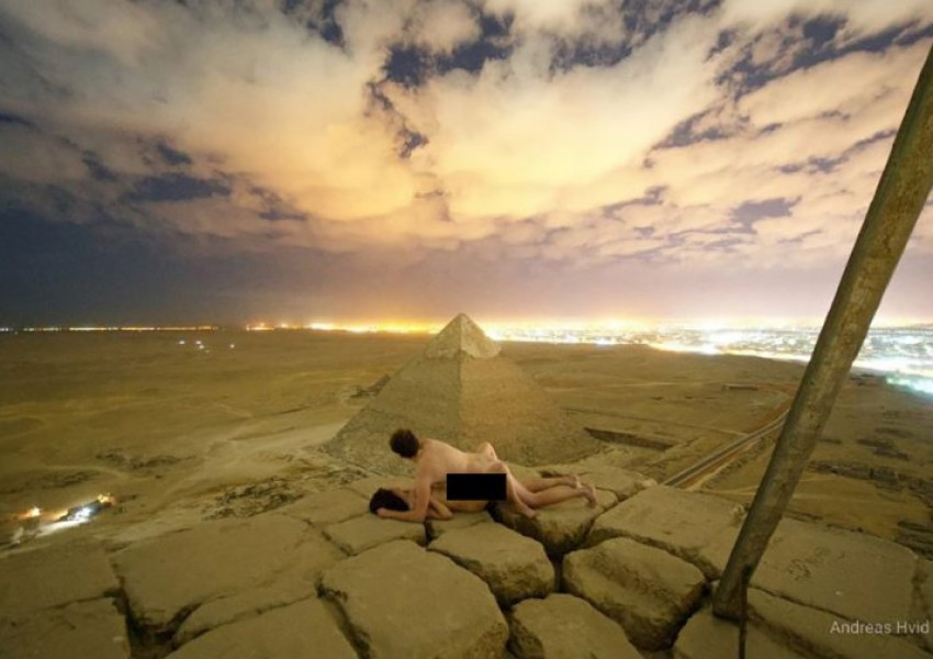 Фотограф снима как прави секс пред Хеопсовата пирамида (ВИДЕО+СНИМКИ 18+)