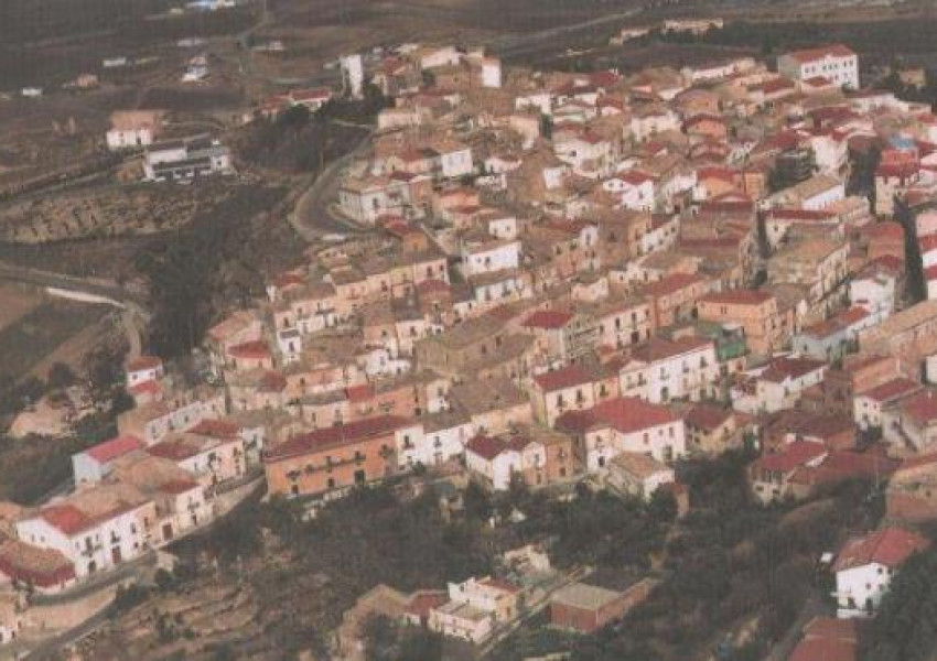 Искате да живете в Италия? Малко градче ще ви плати 2 бона!