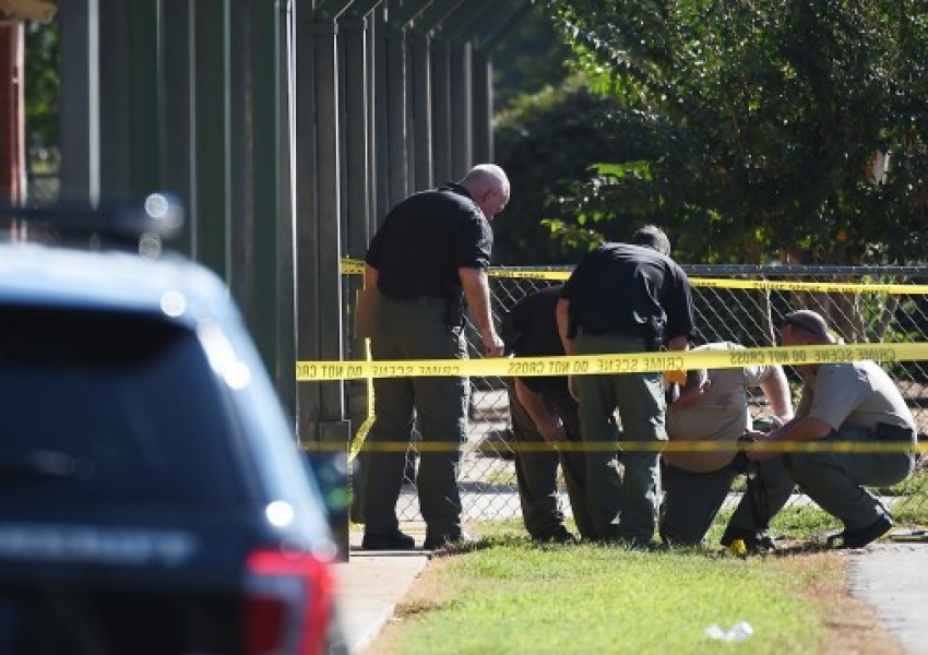 Дете на 14 застреля баща си и рани 2 деца и учител в САЩ
