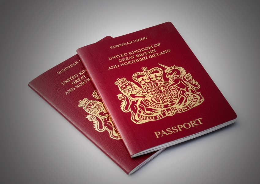 Слагат чипове в международните паспорти