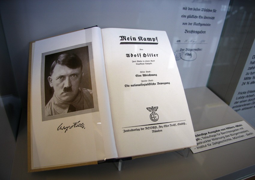 В Германия разграбиха „Моята борба“ на Хитлер