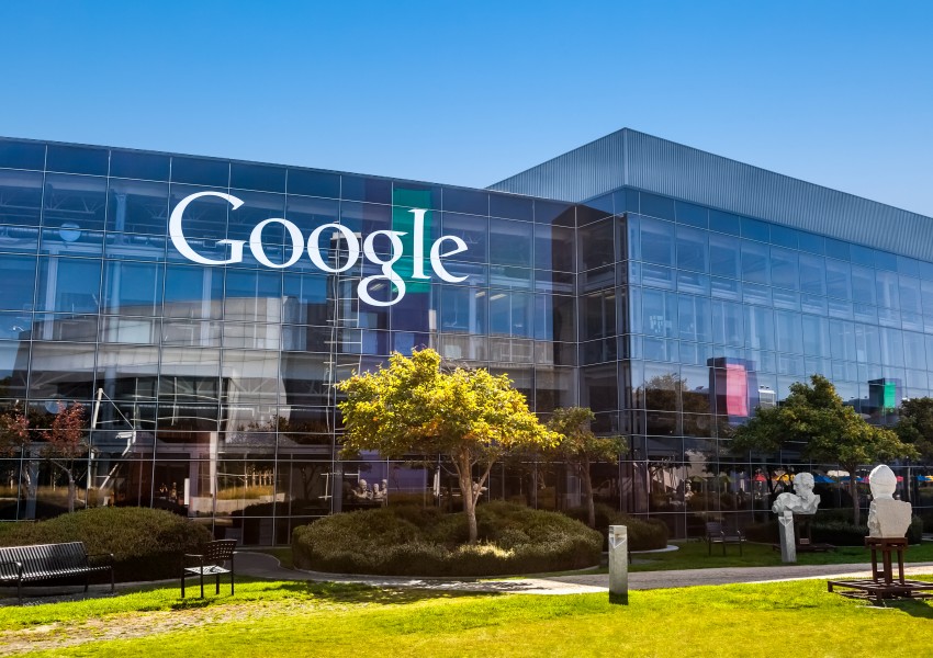 Google връща 130 милиона паунда данъци на Англия