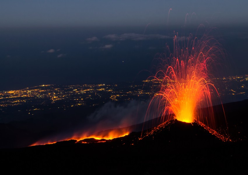 Вулканът Етна се пробуди мощно (СНИМКИ+ВИДЕО)
