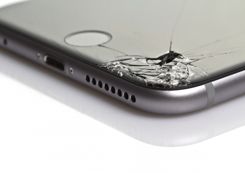 Оправяте си iPhonе-а на шано място, от Apple ви го блокират