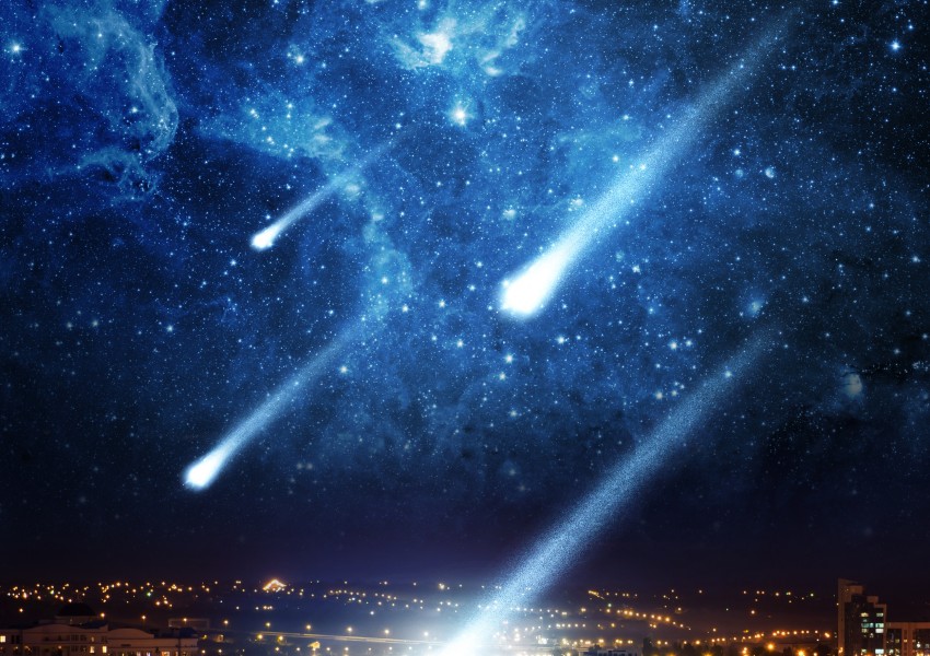 Две комети прелитат рекордно близо до Земята