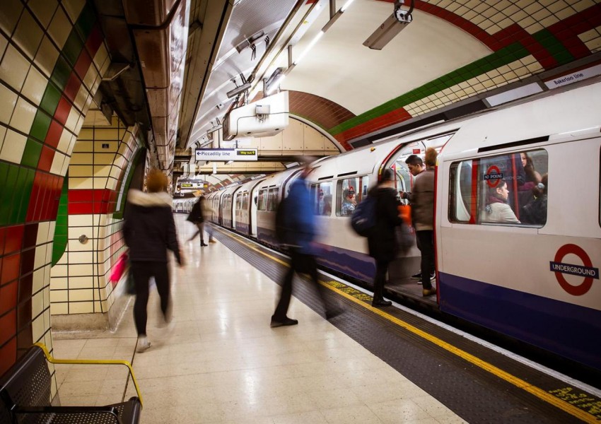Жена се хвърли пред влак на метростанция Regent's Park
