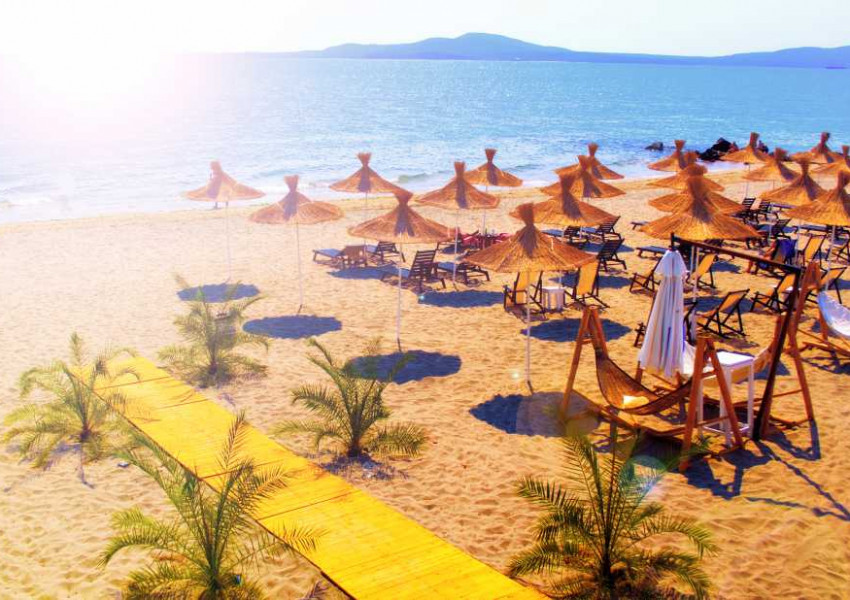 Валери Симеонов поиска събарянето на Bedroom и Cacao Beach
