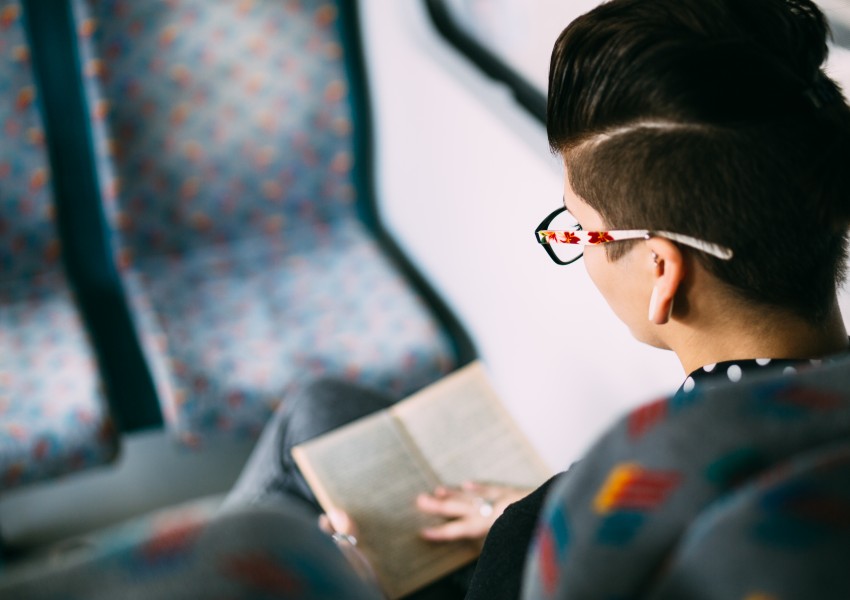 Четете книга в автобуса, возите се безплатно