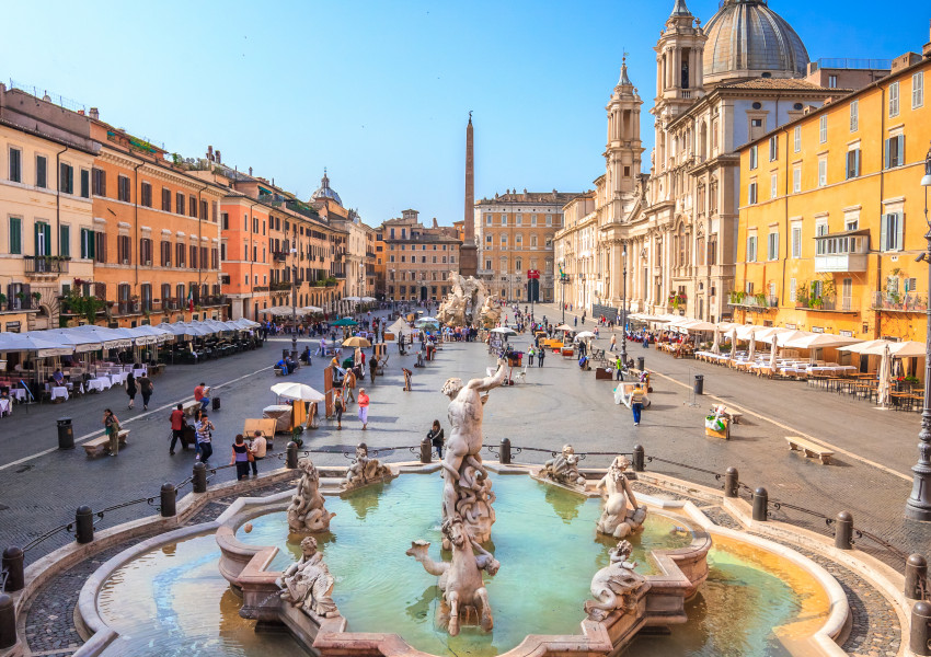 Глобиха мъж за кражба на монети от фонтан в Рим