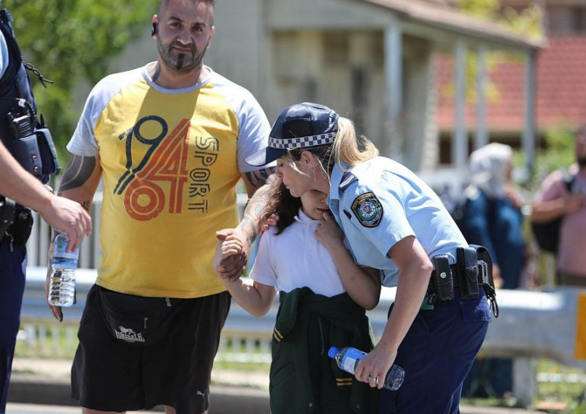 Кола се вряза в училище в Сидни