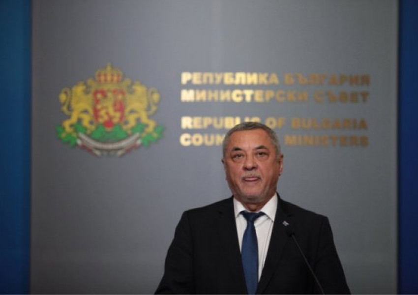 Валери Симеонов: Работя за българите в чужбина!
