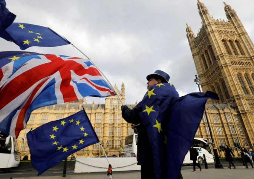 Британците искат референдум с три опции - какво значи това?