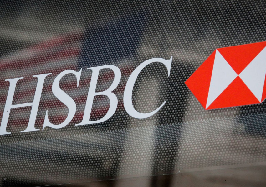 HSBC въвежда такса обслужване за всички лични сметки. 