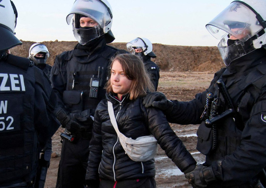 Арестуваха Грета Тунберг на еко протест в Германия