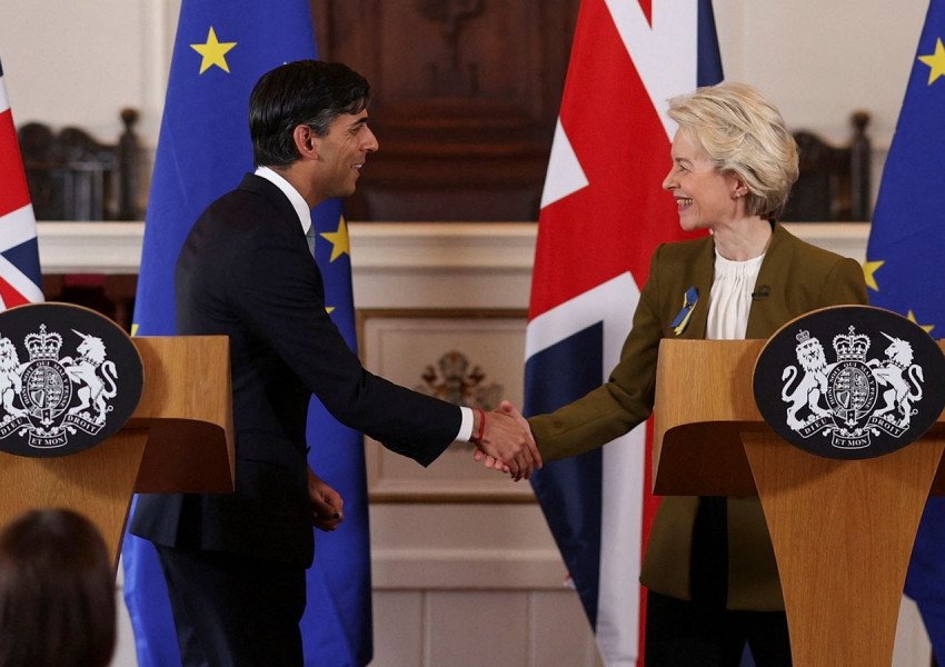 Брекзит: ЕС ''клекна'' пред Великобритания и подписа споразумението за Северна Ирландия по начин, който напълно удовлетворява Лондон