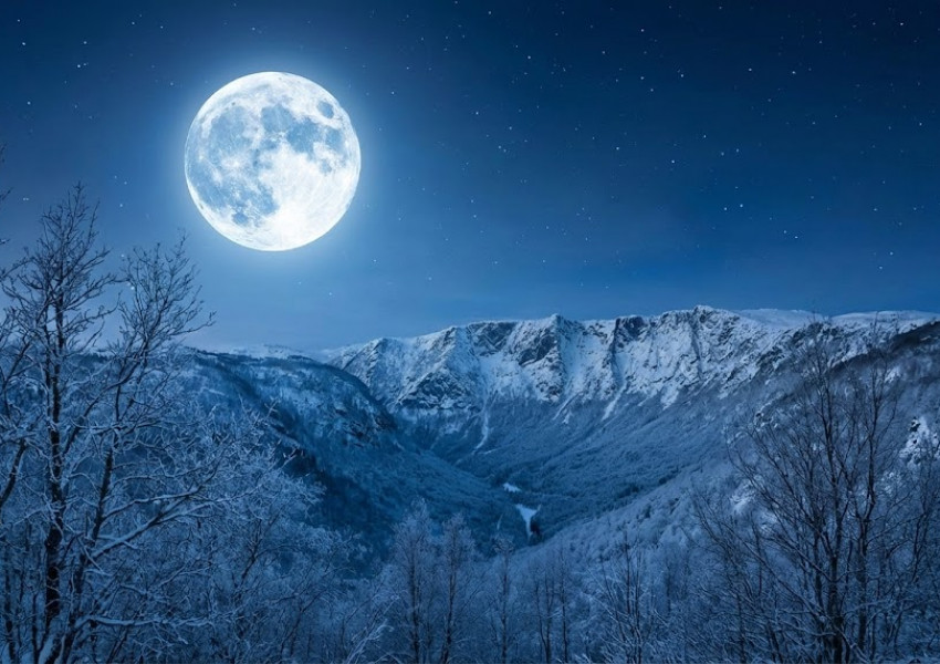 "Снежната луна" изгрява този уикенд: Кога е пикът във Великобритания и България?