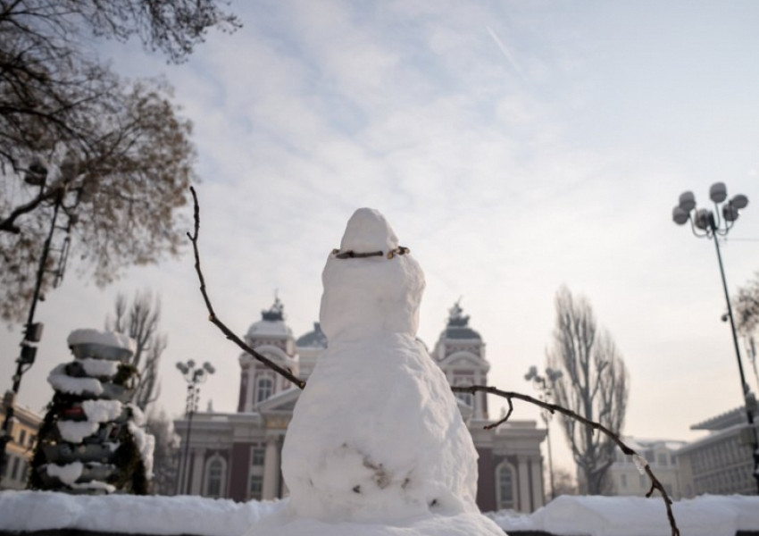 Студ и сняг нахлуват в Европа