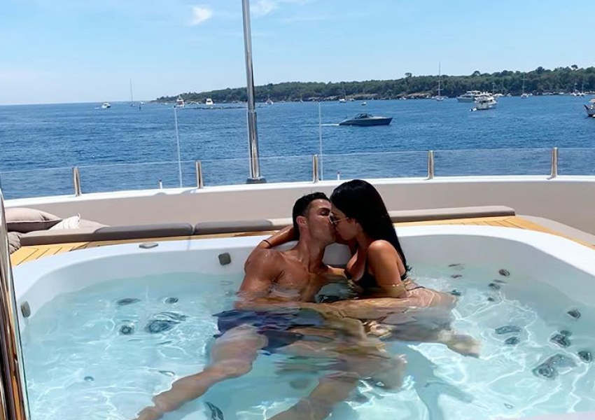 Кристиано Роналдо остави бакшиш от над £18,000 в гръцки хотел (СНИМКИ)