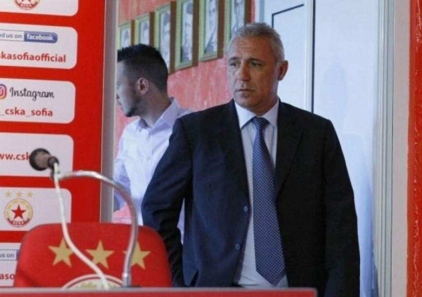 Уволняват Стоичков като консул в Испания