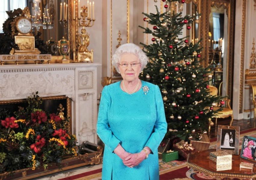 Защо кралицата не прибира коледната украса до февруари
