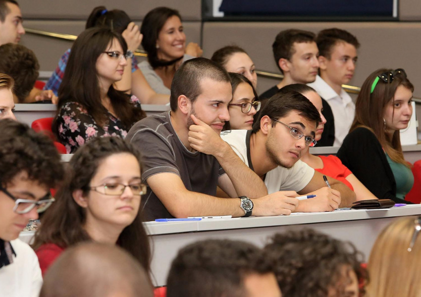 Какво трябва да знаем за следването на "висше" в Англия?