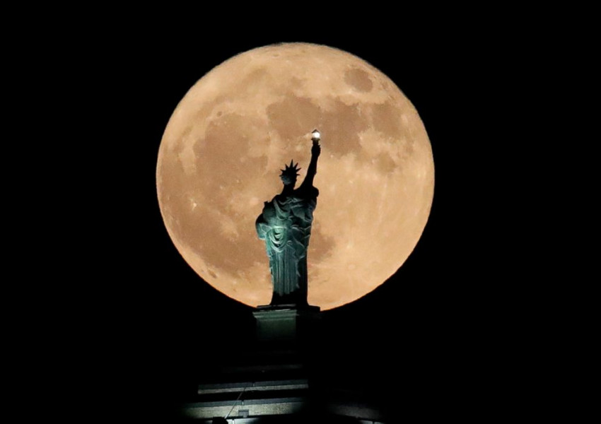 Какво да знаем за Супер синята кървава луна следващата седмица?