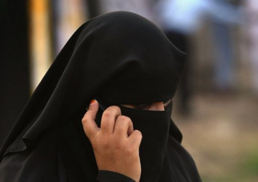 Съдят шофьор на автобус в Германия, отказал да качи забулена жена 