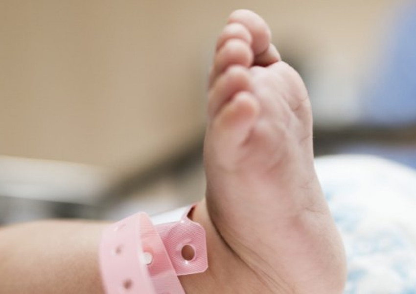 Сърбия ще дава 840 евро за раждане на първо дете   