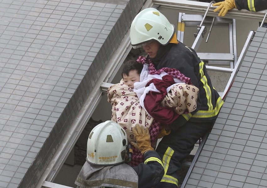 Трагедия в Тайван! Бебе на 10 дни загина в ужасното земетресение
