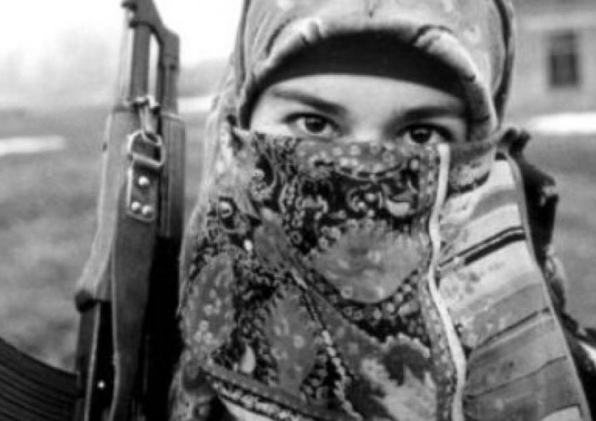 Британец на 18 години бе арестуван за тероризъм