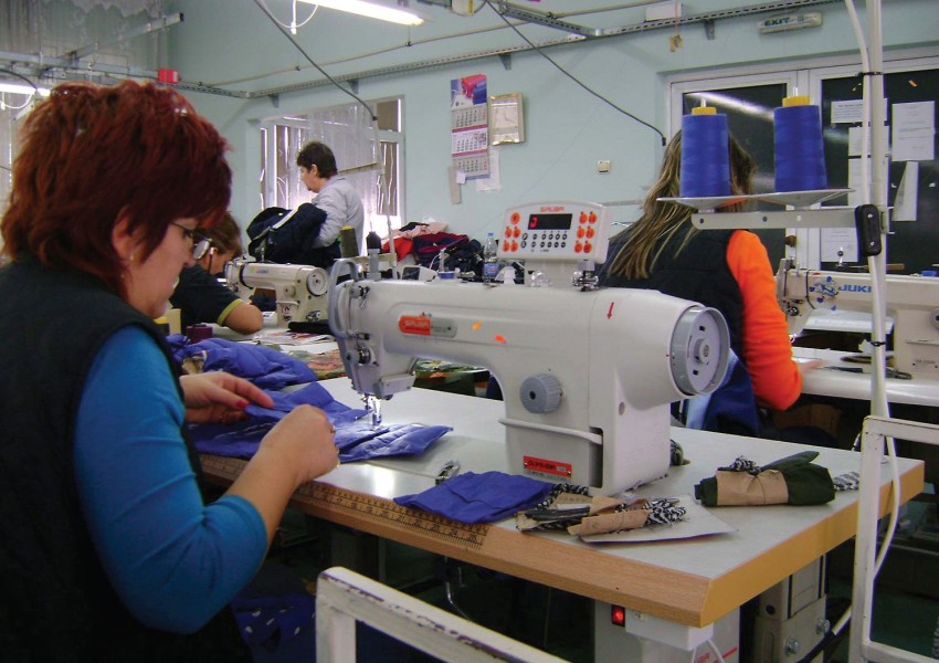 Ройтерс: Български шивачки мизерстват, а шият за световни марки