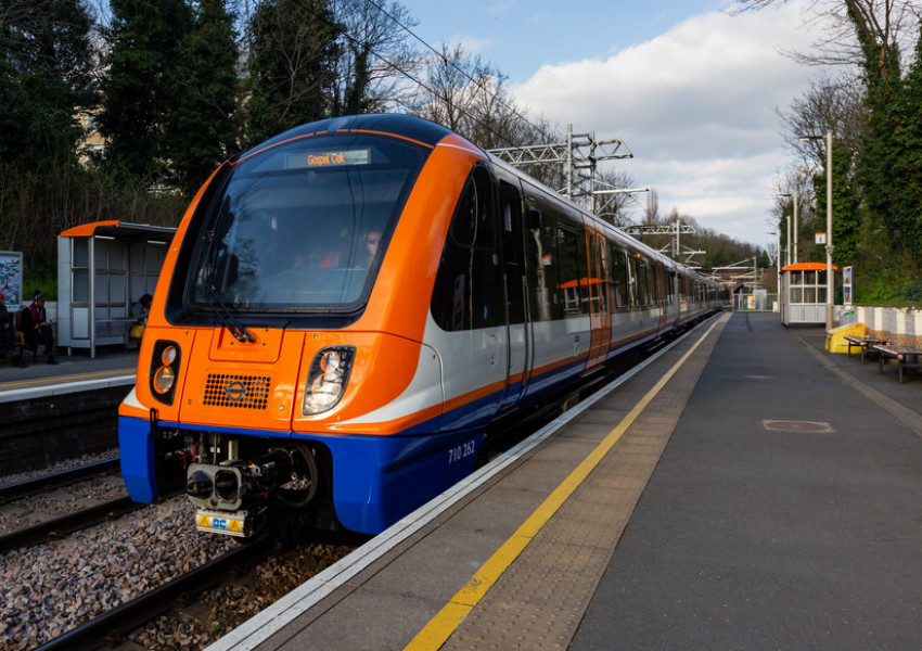 Возим се безплатно в Overground-а за до Баркинг за месец!