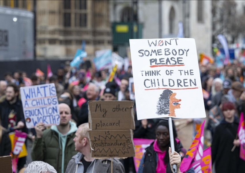 Учителите в Англия отхвърлиха предложението на правителството - стачките продължават!