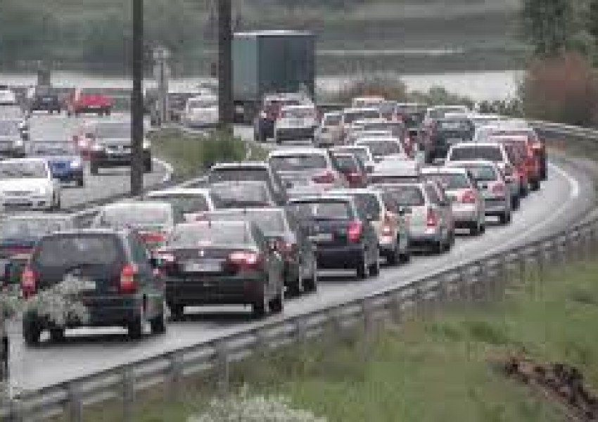 Хиляди тръгват за чужбина