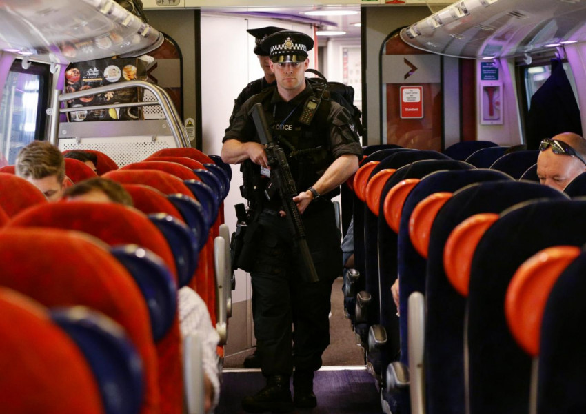 Въоръжени полицаи ще охраняват градския транспорт във Великобритания