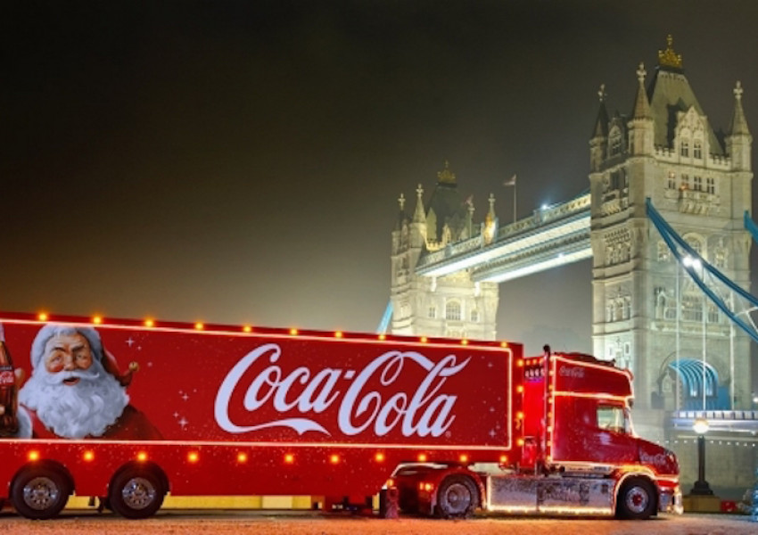 Камионът на дядо Коледа и Coca Cola минава отново през Лондон