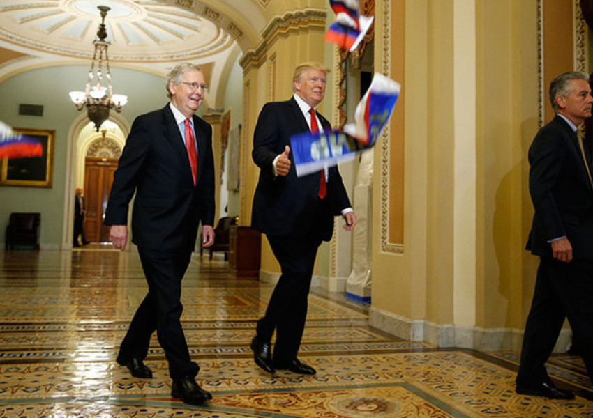 Замериха Тръмп с руски знамена (ВИДЕО)