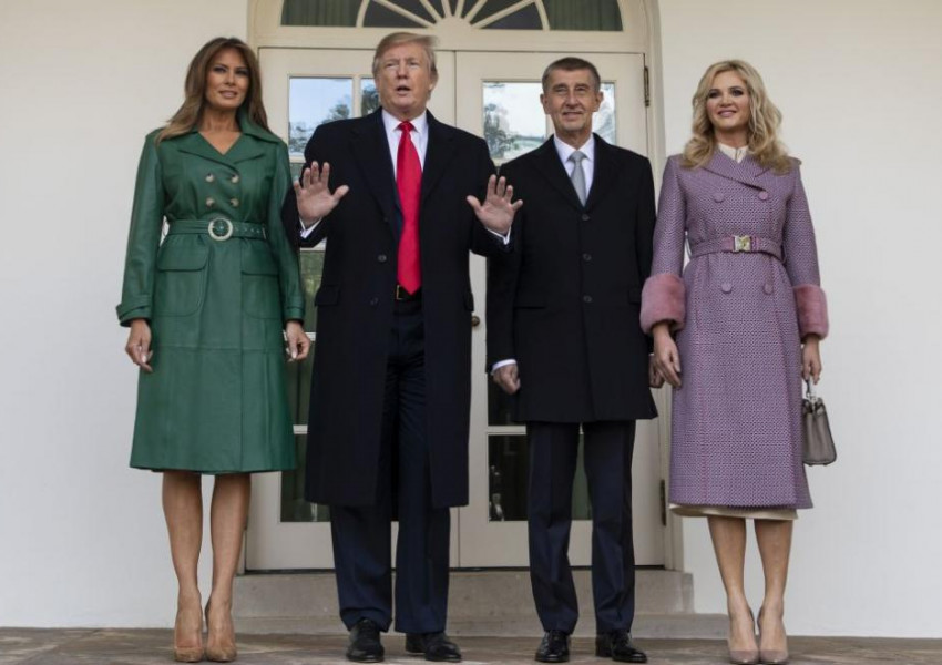 Тръмп забрави жена си на прага на Белия дом (ВИДЕО)