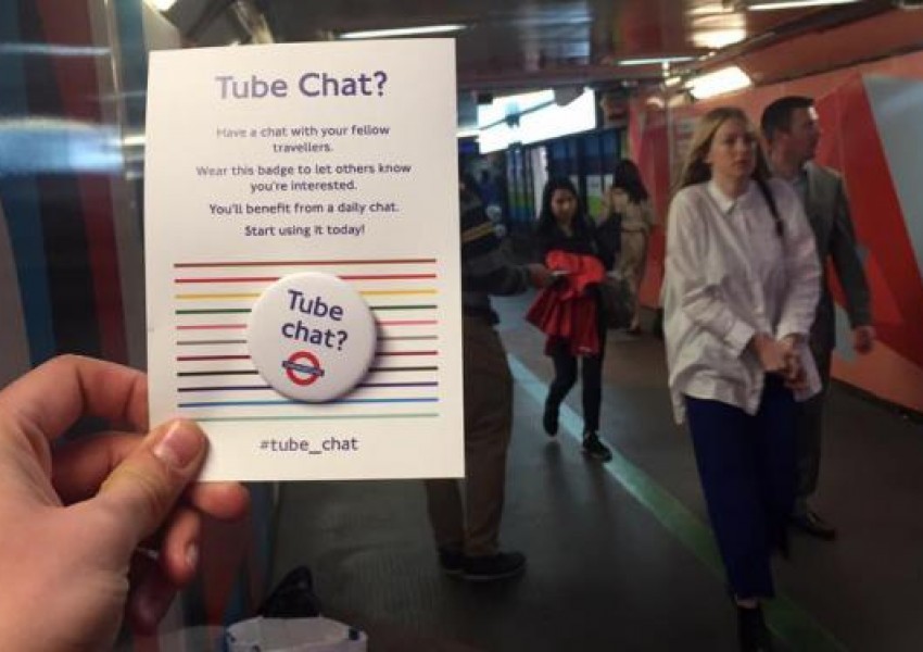 Лондончани се подиграха с новите значки за общуване в метрото (СНИМКИ)