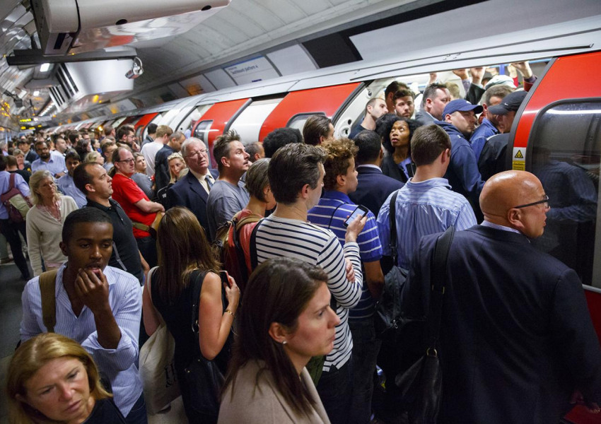 Транспортен ад за пътуващите по Victoria line